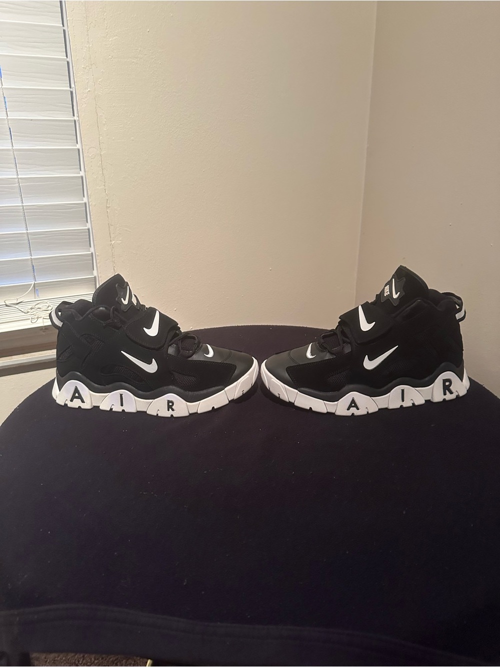 Extremely Rare! Nike Air Barrage Black/White Size 8.5
